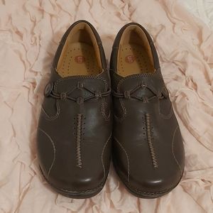 Clarks leather unstructured shoes 7.5W wide width